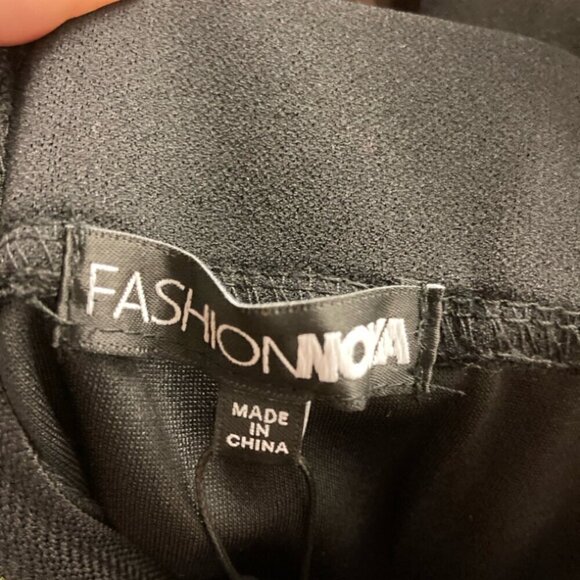 Black strapless, pleaded gold buttons, mini dress size 3X fashion nova - Picture 5 of 5